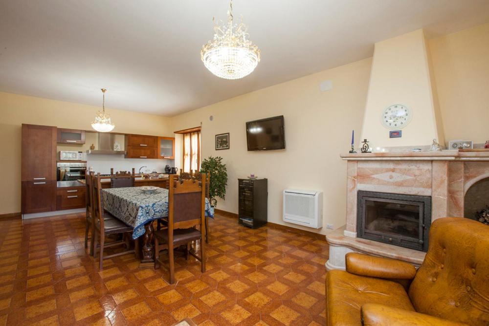 Villa Attilio Balsorano Vecchio Exteriör bild